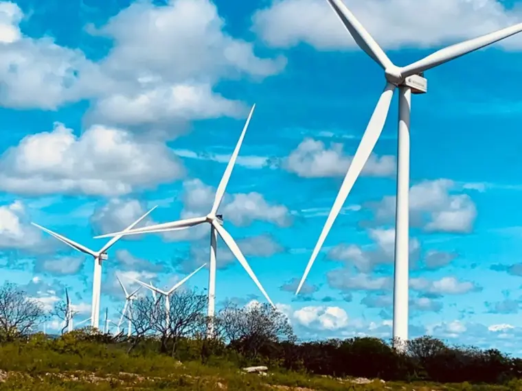 Aerogeradores em parque eólico